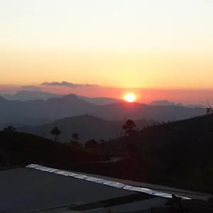 https://cool-mount-guest.kandyhotelsnow.com